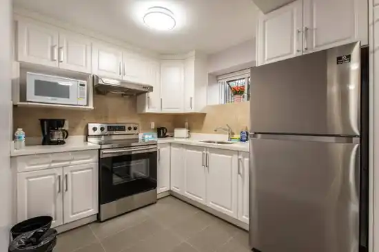 100 E 48TH AVENUE, Vancouver BC V5W 2C8