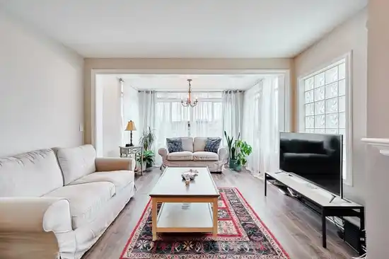 307 855 W 16TH STREET, North Vancouver BC V7P 1R2