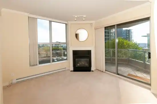 607 160 E 13TH, North Vancouver BC V7L 4W8