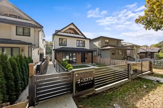 2 3576 E PENDER STREET, Vancouver BC V5K 2E3