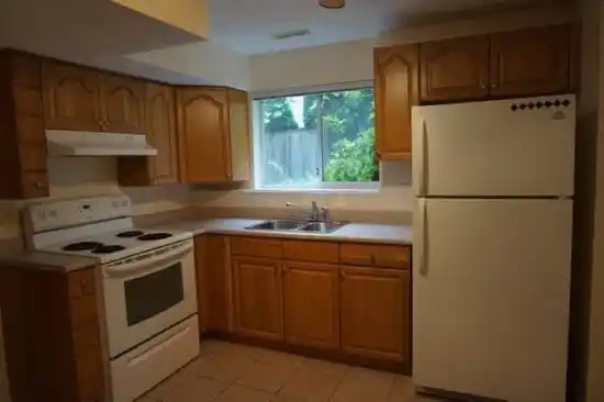 Lower 122 LINDEN COURT, Port Moody BC V3H 5C2