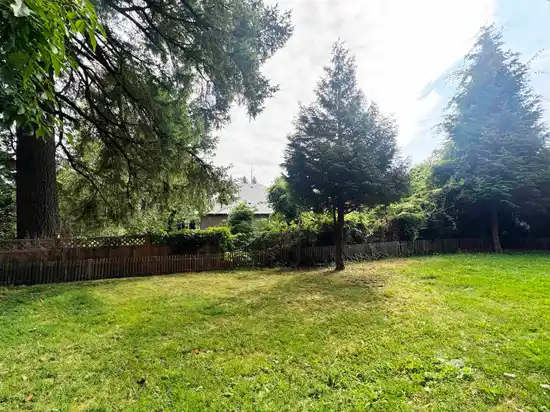 Ground Suite-14000 WELLINGTON CRESCENT, Surrey BC V3R 9H2