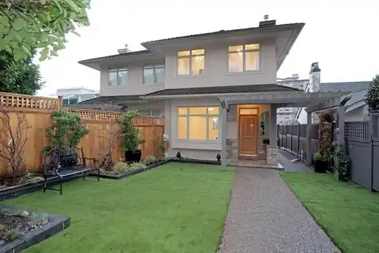 2376 MARINE DRIVE, West Vancouver BC V7V 1K8