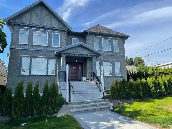 402 west 24 STREET, North Vancouver BC V7M 2W9