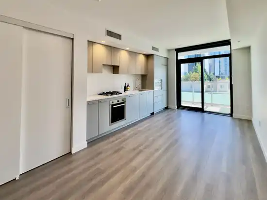 4** 6608 SUSSEX AVENUE AVENUE, Burnaby BC V5C 0L9