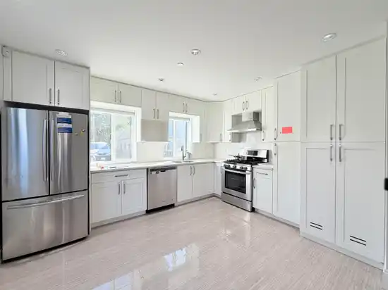2532 5TH AV W, Vancouver BC V6K 1T1