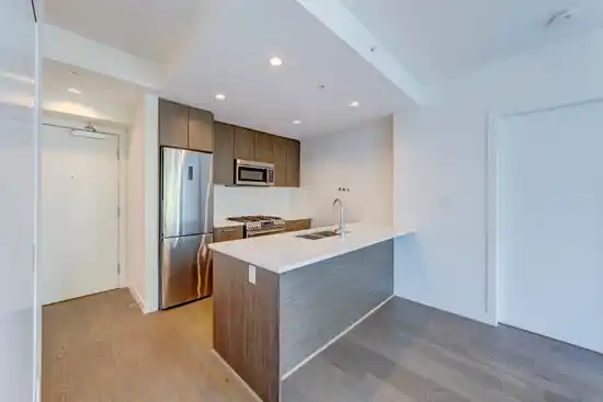10XX 9060 UNIVERSITY CRESCENT, Burnaby BC V5A 0E1