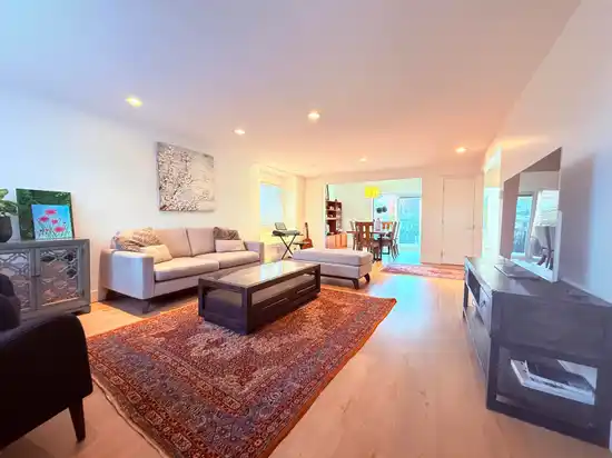 732 E 13TH STREET, North Vancouver BC V7L 2M7