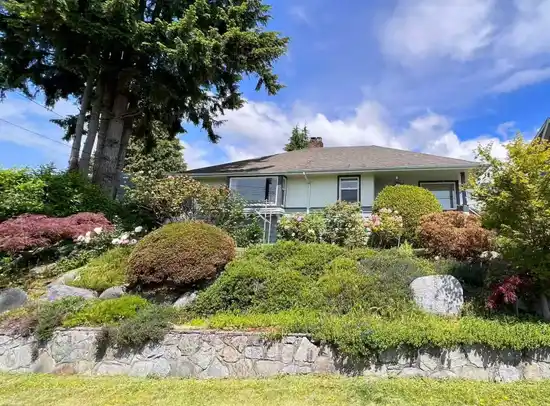 Garden Level 1365 FULTON AVENUE, West Vancouver BC V5H 0K2
