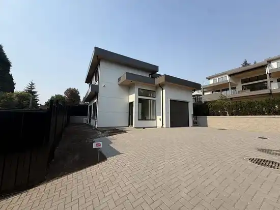 9XX WESTMOUNT DRIVE, Port Moody BC V3H 1K8