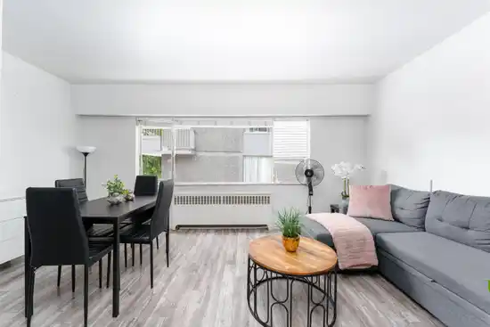 204 1540 HARO STREET, Vancouver BC V6G 1G5