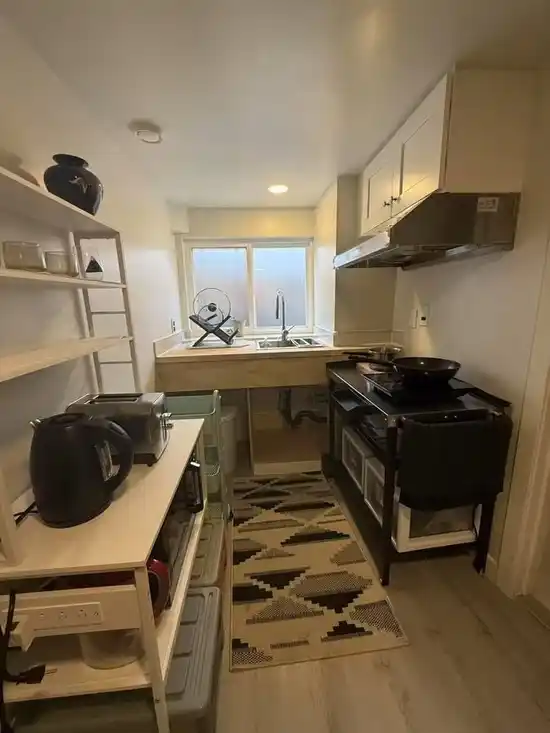 300 E 35TH AVENUE, Vancouver BC V5W 1A7