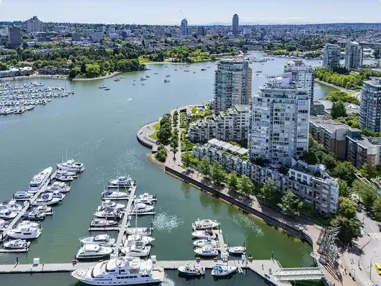 1067 MARINASIDE CRESCENT, Vancouver BC V6Z 3A4