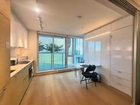 16xx 13438 CENTRAL AVENUE, Surrey BC V3T 0N2