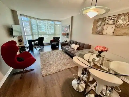 888 HAMILTON STREET, Vancouver BC V6B 5W4