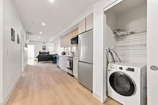 213 1529 OXFORD, North Vancouver BC V7J 0G2