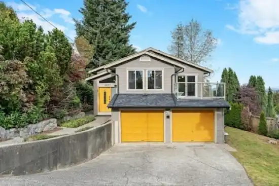 Up 2217 HILLSIDE AVENUE, Coquitlam BC V3K 1L3