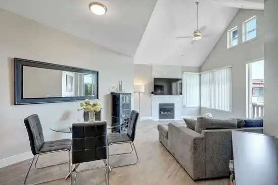 4th floor 15350 16A AVENUE, Surrey BC V4A 1S9