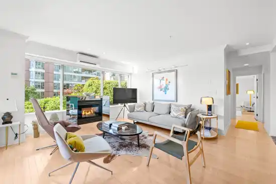 303 1600 HORNBY STREET, Vancouver BC V6Z 3H2