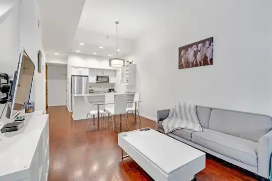102 REGIMENT SQUARE, Vancouver BC V6B 1W1