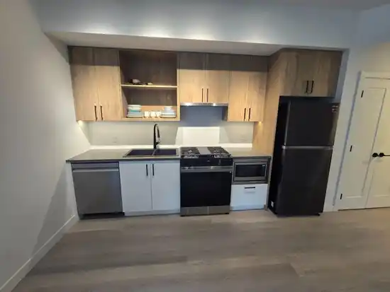 104 1100 CLARKE ROAD, Port Moody BC V3H 0N3