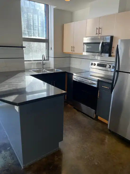 405 919 STATION STREET, Vancouver BC V6A 4L9