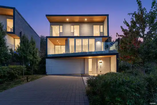 3317 CHIPPENDALE ROAD, West Vancouver BC V7S 0B7