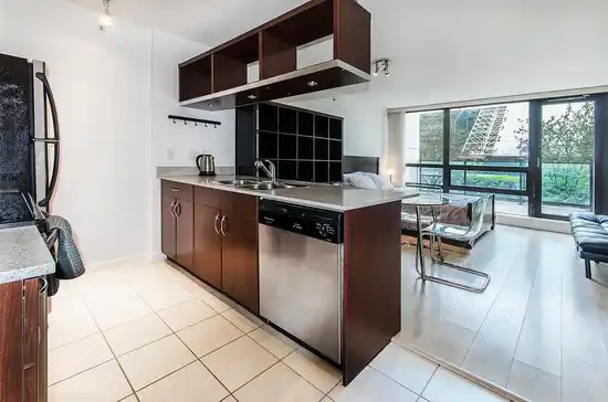 201 933 HORNBY STREET, Vancouver BC V6Z 3G4