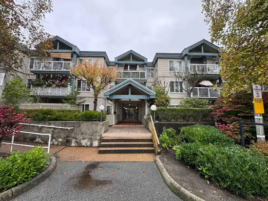302 10668 138 ST, Surrey BC V3T 5T2