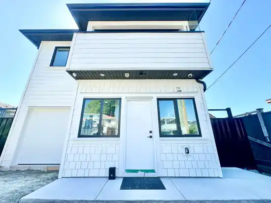 3873 NAPIER STREET, Vancouver BC V5C 3E6