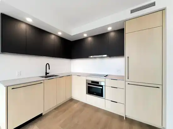 29XX 13738 CENTRAL AVENUE, Surrey BC V3T 0X5