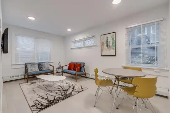 104 1425 HARO STREET, Vancouver BC V6G 1G2