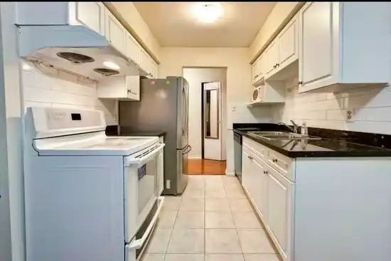 2F 836 TWELFTH STREET, New Westminster BC V3M 4K3