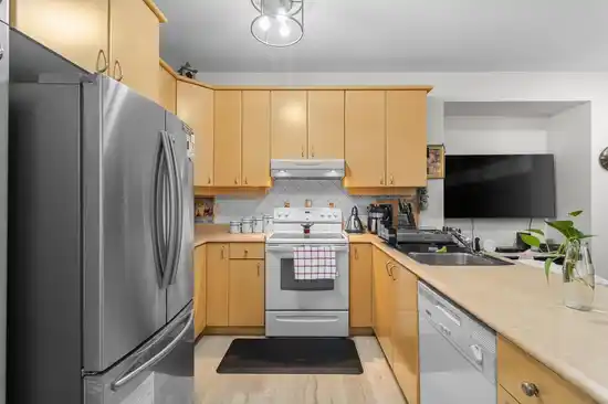 126XX HAMPTON COURT, Surrey BC V3W 1N2