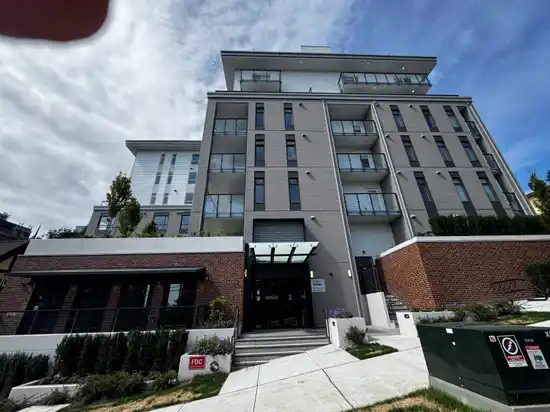 611 82 FIRST STREET, New Westminster BC V3L 0L8