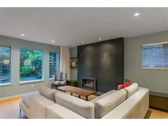 Ground Floor 4533 W 16TH AVE, Vancouver BC V6R 3E8