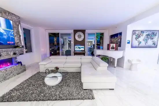 PH 199 DRAKE STREET, Vancouver BC V6Z 2Y8