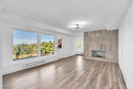 Ground Level 637 ALPINE COURT, North Vancouver BC V7R 2L7