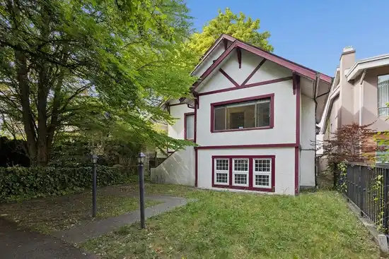Ground level 3229 W 11TH AVENUE, Vancouver BC V6K 2M9
