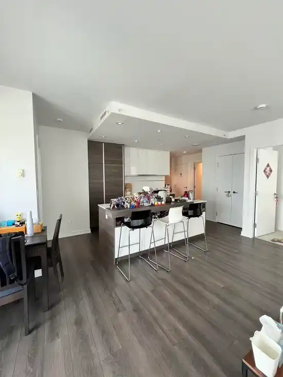 4688 KINGSWAY, Burnaby BC V5H 4L9