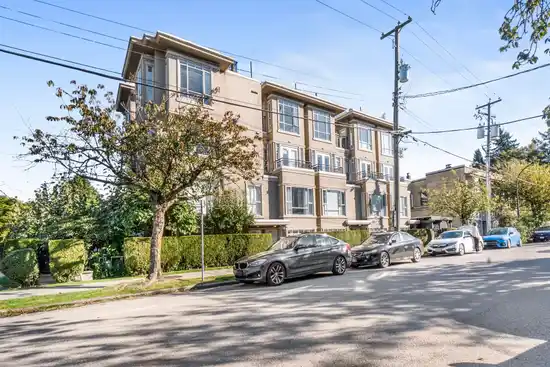2106 YEW STREET, Vancouver BC V6K 3G7